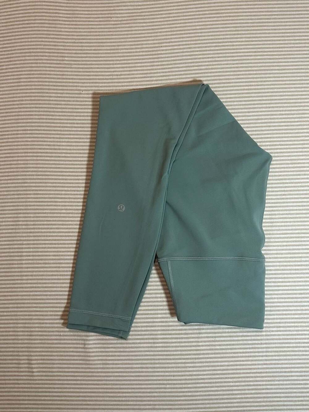 Lululemon Wunder Train High-Rise Tight 25" Size 6 Green Leggings